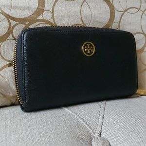 Cute Tory Burch black wallet